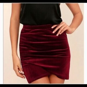 Lulu’s M velvet skirt new with tags